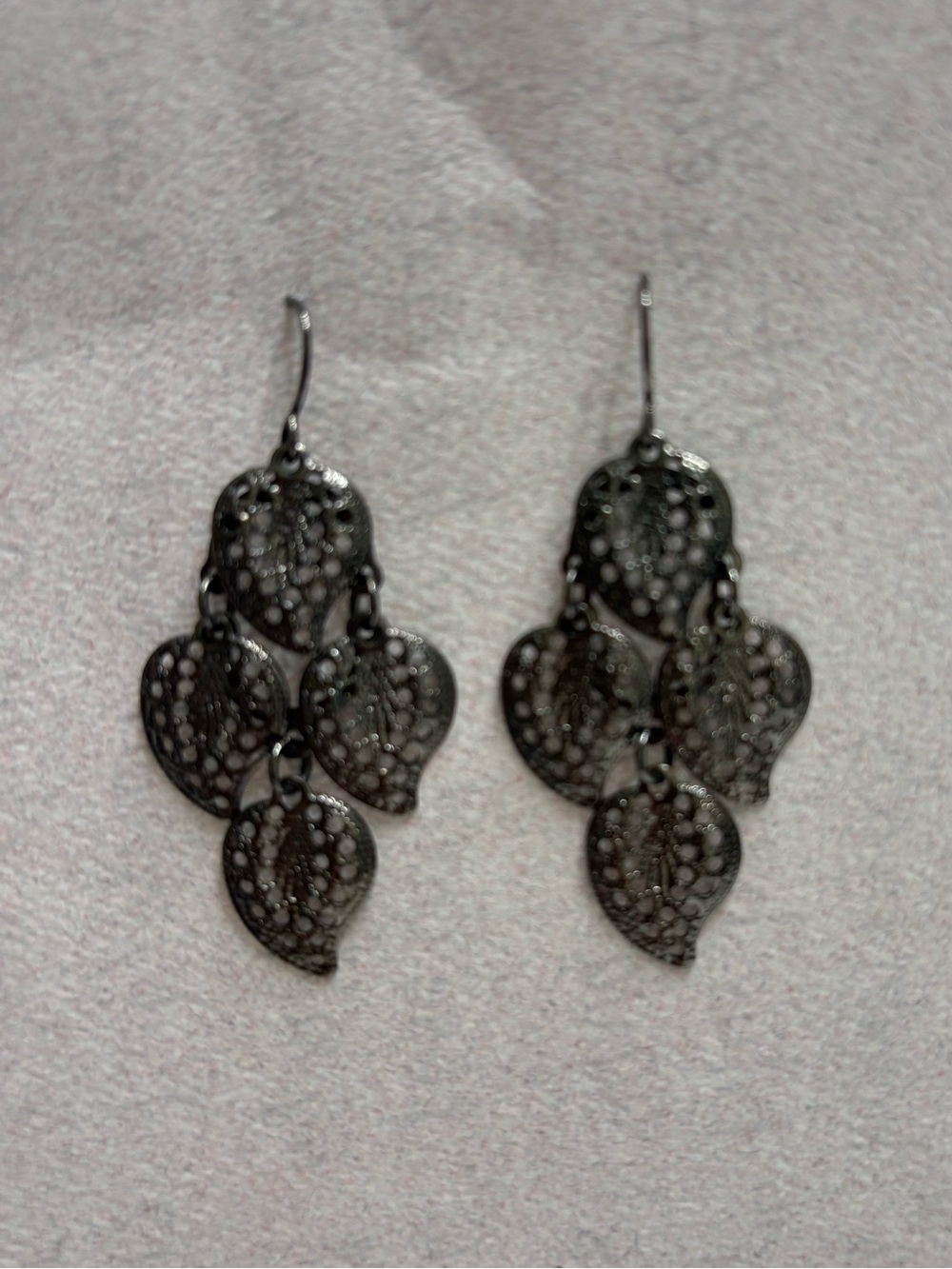 Filigree Leaf Dangle Earrings - Black